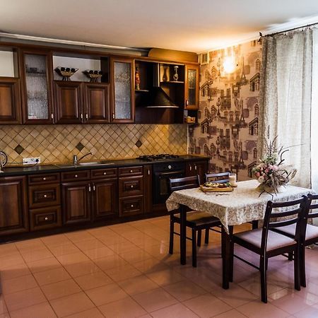 Golden park Apartments Umanʼ Dış mekan fotoğraf
